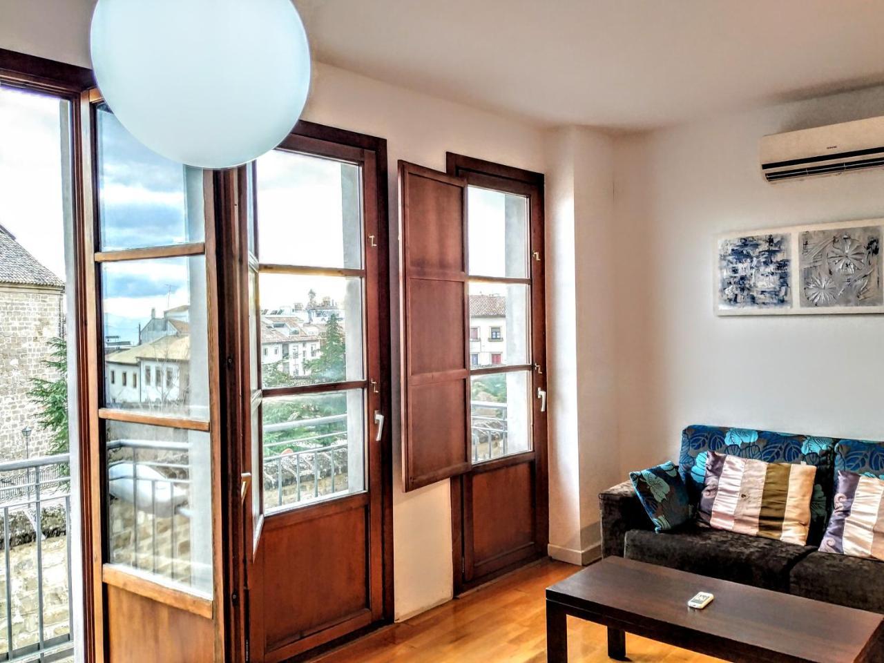 Apartamentos Sol Hospital Santiago 乌贝达 外观 照片